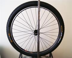 Continental Race King RaceSport Continental Race King RaceSport mountain bike tire on a rolling resistance test machine