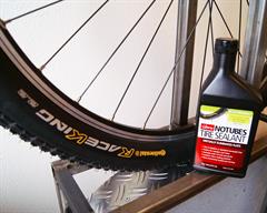 Continental Race King RaceSport Tubeless Continental Race King RaceSport Tubeless mountain bike tire on a rolling resistance test machine