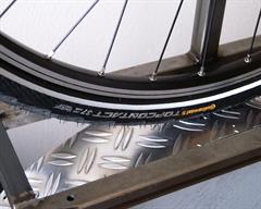Continental Top Contact II Continental Top Contact II Touring/E-Bike tire on a rolling resistance test machine