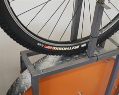 IRC Mythos XC IRC Mythos XC mountain bike tire on a rolling resistance test machine