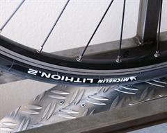 Michelin Lithion 2 Michelin Lithion 2 road bike tire on a rolling resistance test machine