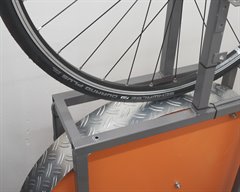 Schwalbe Durano Plus Schwalbe Durano Plus road bike tire on a rolling resistance test machine