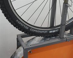 Schwalbe Hans Dampf TrailStar Schwalbe Hans Dampf TrailStar mountain bike tire on a rolling resistance test machine