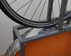 Schwalbe Marathon Supreme Schwalbe Marathon Supreme Touring/E-Bike tire on a rolling resistance test machine