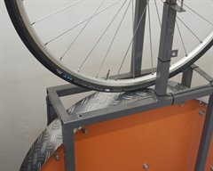 Schwalbe Pro One HT (tubular) Schwalbe Pro One HT (tubular) road bike tire on a rolling resistance test machine