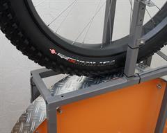 Specialized Fast Trak Fat Specialized Fast Trak Fat fat bike tire on a rolling resistance test machine