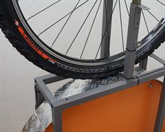 Specialized S-Works Ground Control Specialized S-Works Ground Control mountain bike tire on a rolling resistance test machine