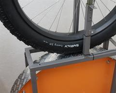 Surly Larry Surly Larry fat bike tire on a rolling resistance test machine