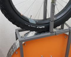 Surly Larry 27 TPI Surly Larry 27 TPI fat bike tire on a rolling resistance test machine