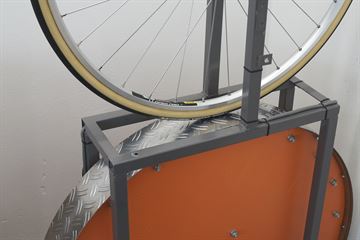 Vittoria Corsa G+ (tubular) Vittoria Corsa G+ (tubular) road bike tire on a rolling resistance test machine