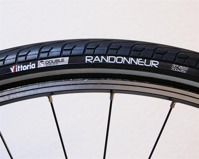 Touring Bike Tire Comparison Vittoria Randonneur Vs Vittoria Voyager Hyper