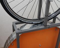 Vittoria Voyager Hyper Vittoria Voyager Hyper Touring/E-Bike tire on a rolling resistance test machine