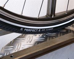 Vredestein Perfect-E Vredestein Perfect-E Touring/E-Bike tire on a rolling resistance test machine