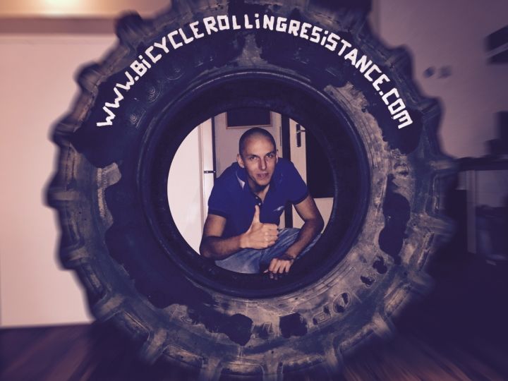 Jarno Bierman of Bicycle Rolling Resistance Jarno Bierman in a giant tire giving a thumbs up