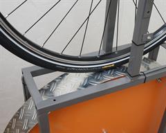Continental Sport Contact II Continental Sport Contact II Touring/E-Bike tire on a rolling resistance test machine