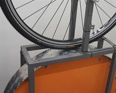 Continental Top Contact Winter II Continental Top Contact Winter II Touring/E-Bike tire on a rolling resistance test machine