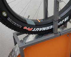 Kenda Juggernaut Pro Kenda Juggernaut Pro fat bike tire on a rolling resistance test machine