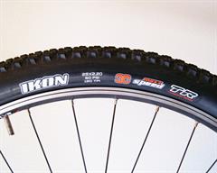 Maxxis Ikon 3C MaxxSpeed TLR Maxxis Ikon 3C MaxxSpeed TLR mountain bike tire on a rolling resistance test machine