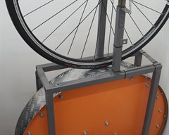 Pirelli P Zero Velo TT Pirelli P Zero Velo TT road bike tire on a rolling resistance test machine
