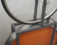 Vittoria Corsa Elite (tubular) Vittoria Corsa Elite (tubular) road bike tire on a rolling resistance test machine