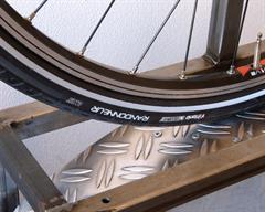 Vittoria Randonneur Vittoria Randonneur Touring/E-Bike tire on a rolling resistance test machine